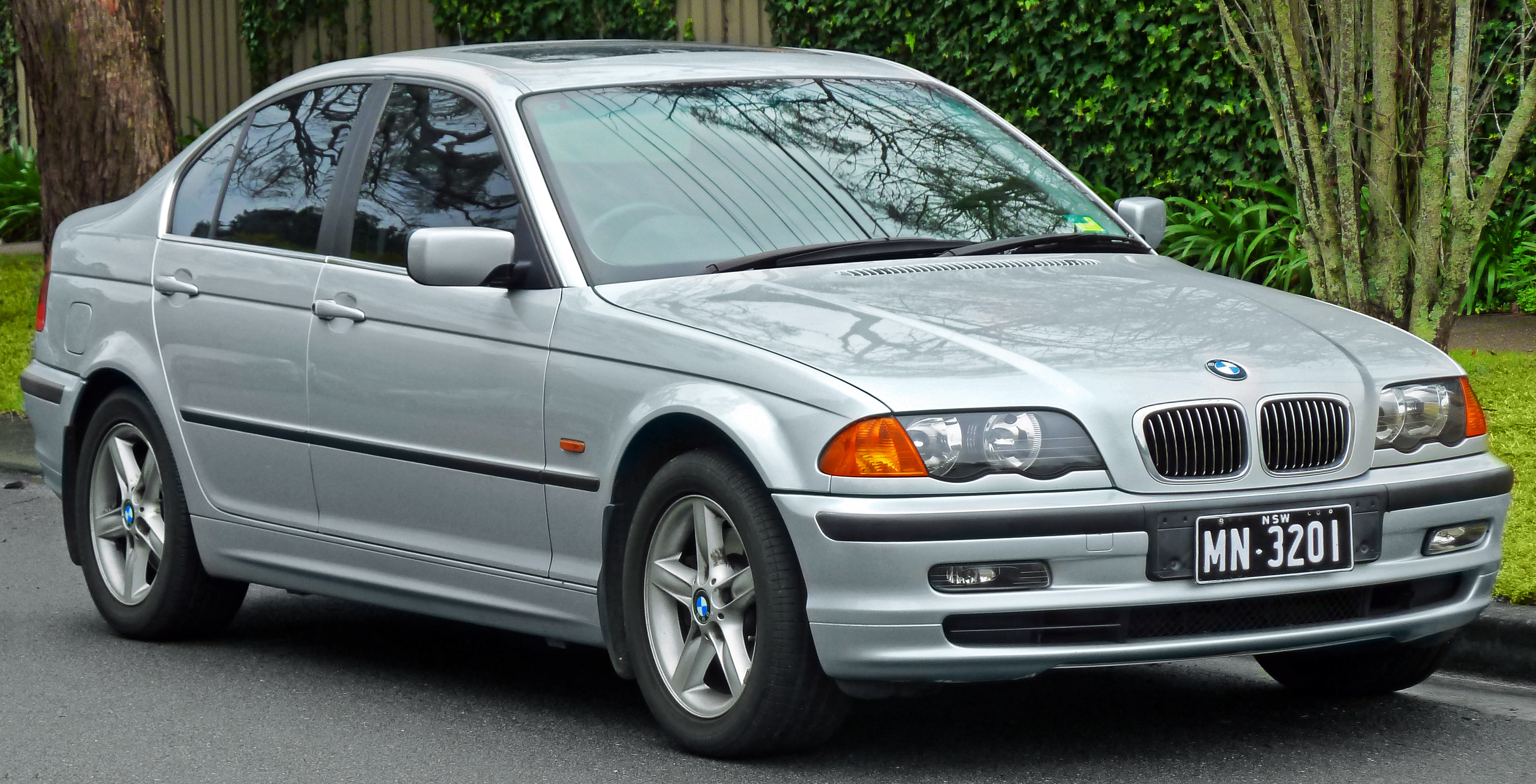 BMW SERI 3 (E46 318i)