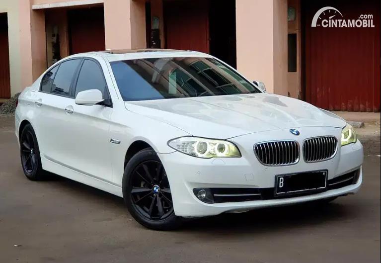 BMW Seri 5 (F10 520i)